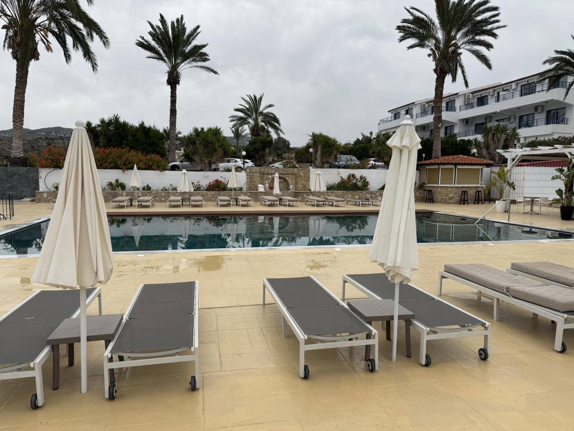 Vrachia Beach Hotel & Suites - Adults Only Kissonerga Exteriör bild
